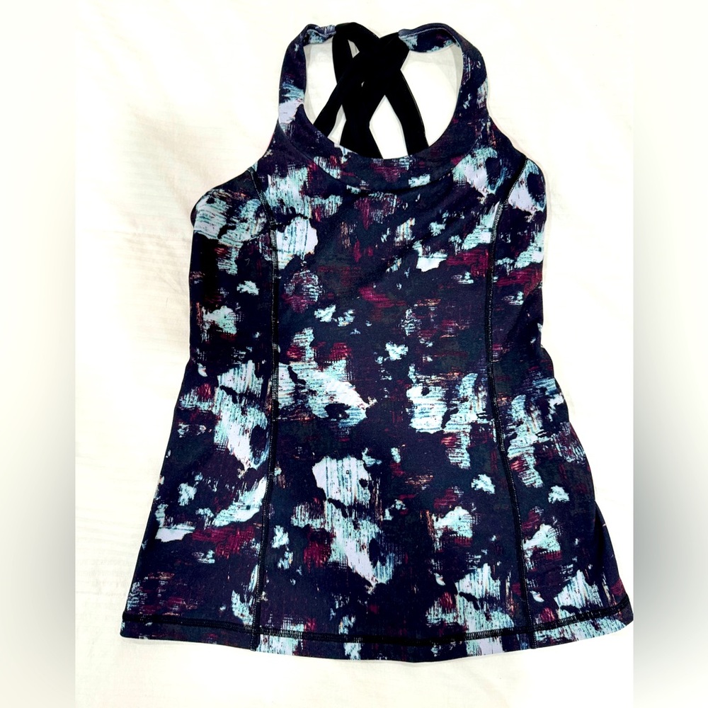 Lululemon workout top size 6